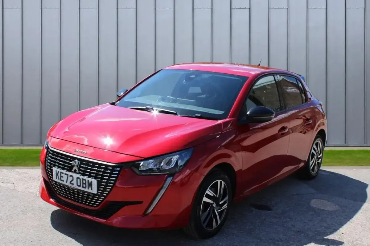 Used Peugeot 208 Allure+ 129 HP (94 kW) 2023 Red Hatchback