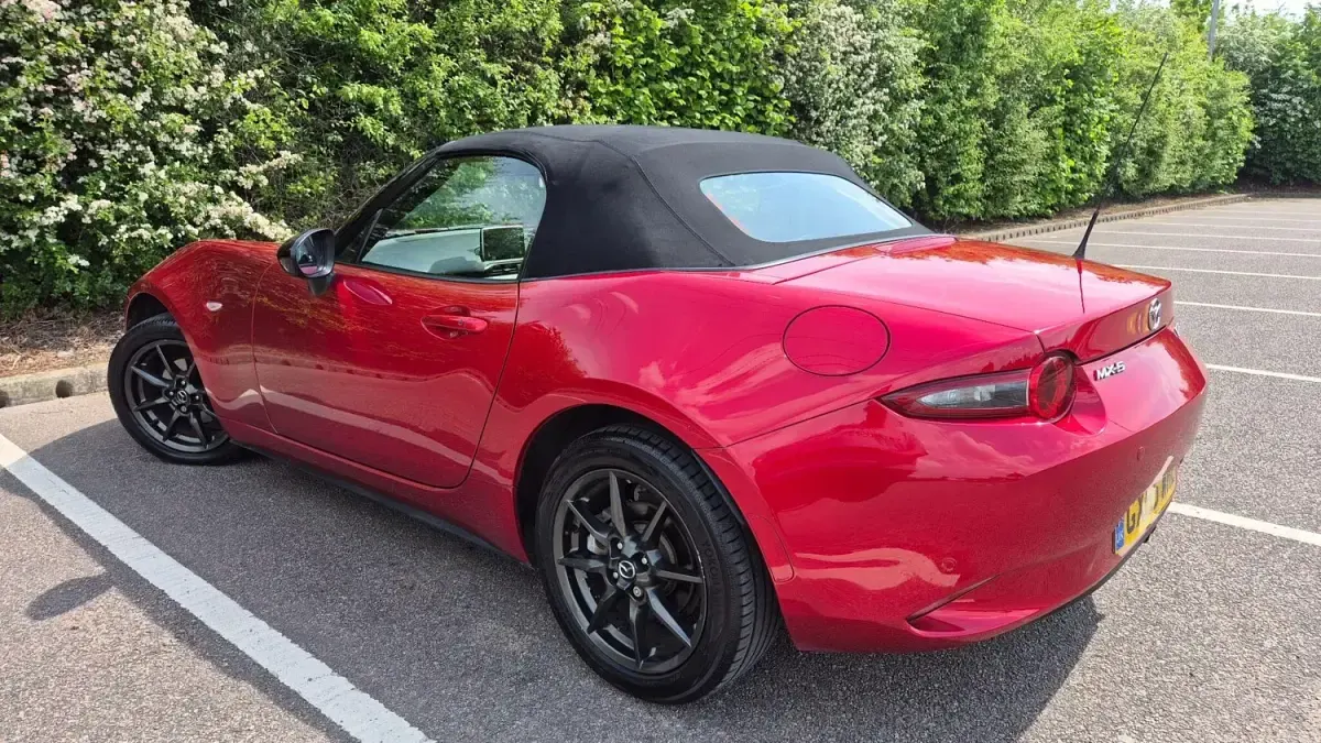 Usado Mazda MX5 Inclusive 131 HP (96 kW) 2015 Vermelho Cabrios