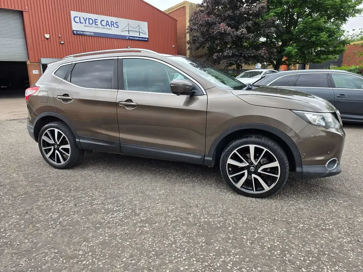 Used Nissan Qashqai Acenta 110 HP (80 kW) 2016 Silver SUV