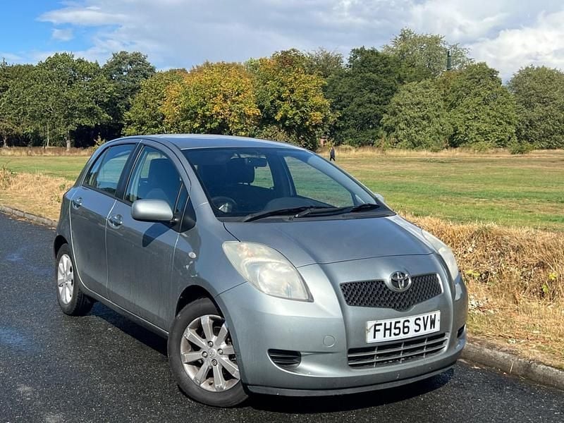 Silver Used 2007 Toyota Yaris Hatchback | £2,995 (Fair price) - Image 1/4