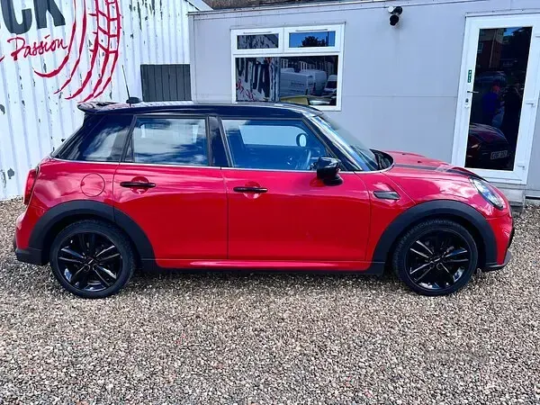 Used Mini Cooper Hatch 134 HP (98 kW) 2023 Red Hatchback