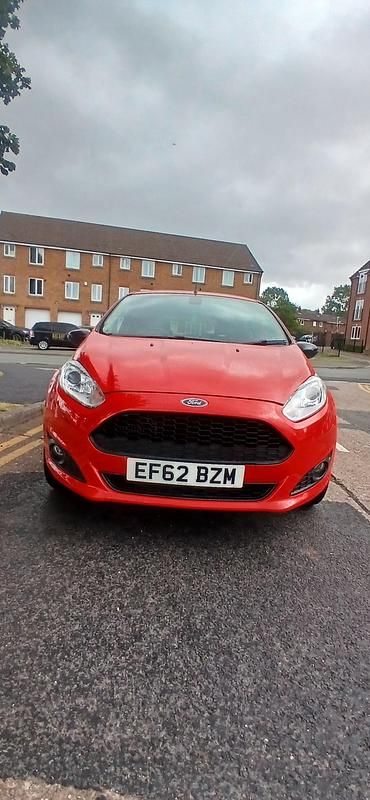 Red Used 2012 Ford Fiesta Titanium Hatchback | £1,850 (Super price) - Image 1/4