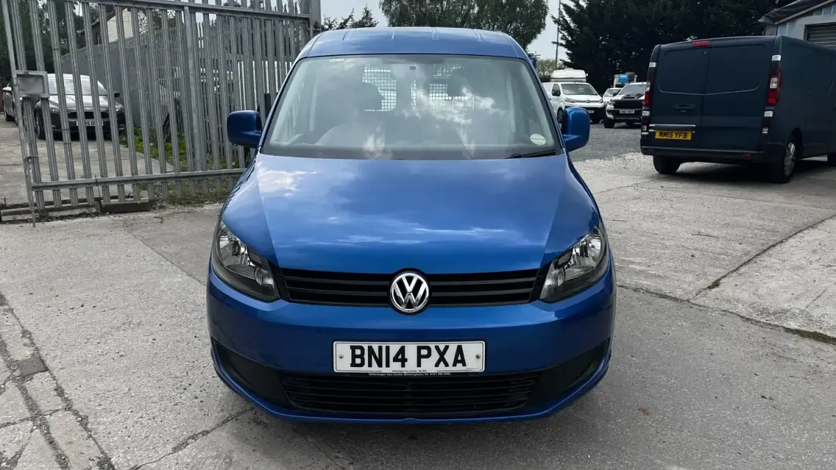 Usado VW Caddy Trendline 102 HP (75 kW) 2014 Azul Monovolume
