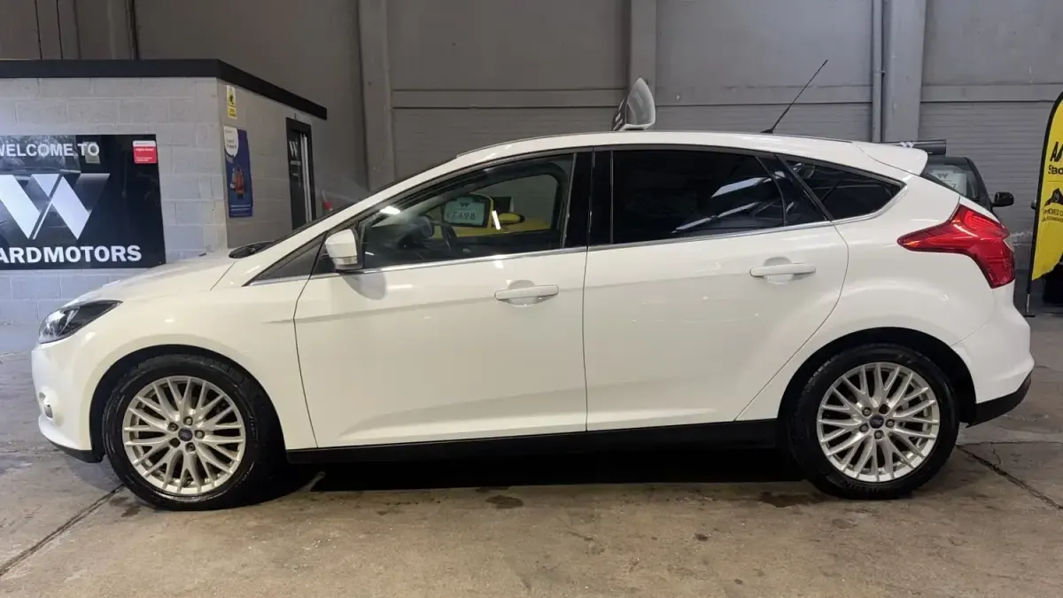 Usado Ford Focus Zetec 125 CV (91 kW) 2012 Blanco Utilitario