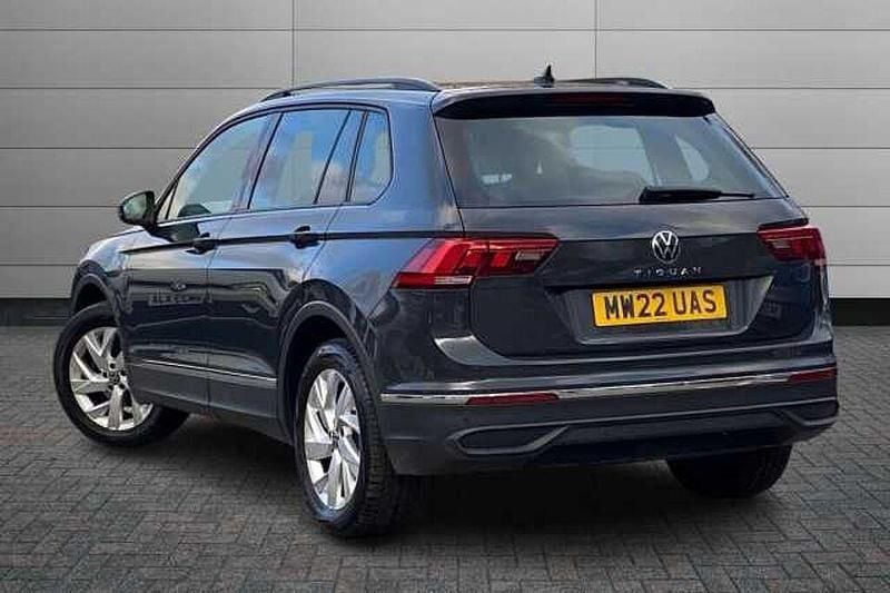Used VW Tiguan Life 150 HP (110 kW) 2022 Urano grey SUV