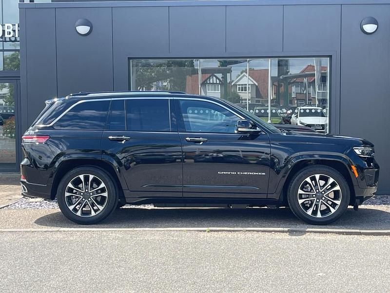 Used Jeep Grand Cherokee Overland 381 HP (280 kW) 2023 Black SUV