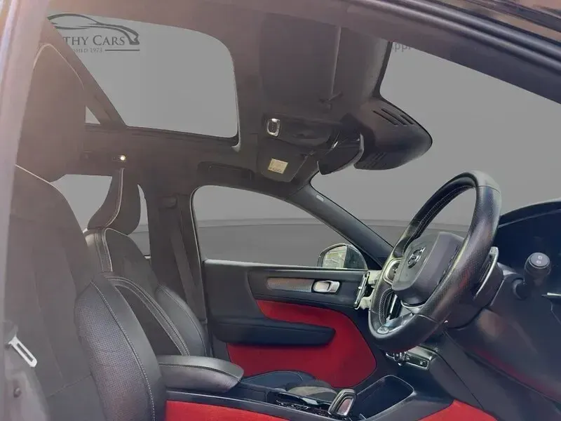 Used Volvo XC40 R-Design 262 HP (192 kW) 2020 Onyx black SUV
