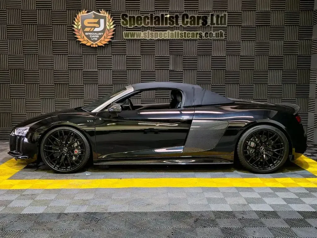 Used Audi R8 Spyder Comfort 610 HP (448 kW) 2018 Black Cabriolet