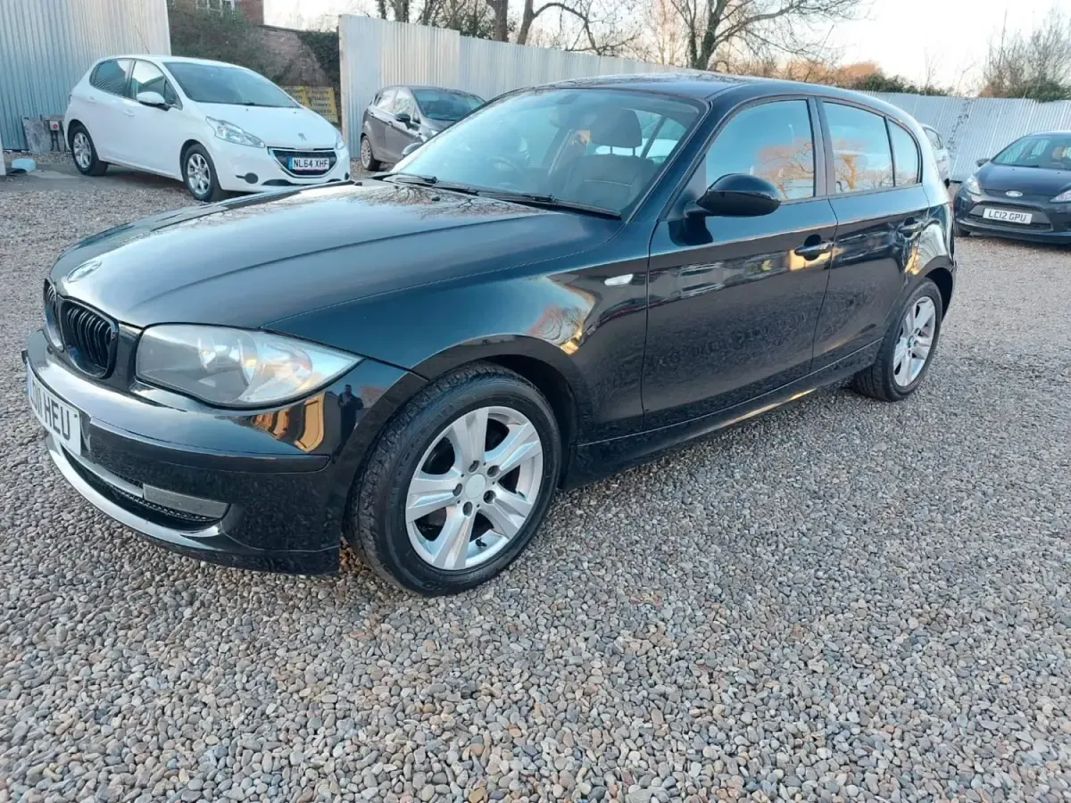 Używany BMW 118 143 KM (105 kW) 2011 Czarny Hatchback