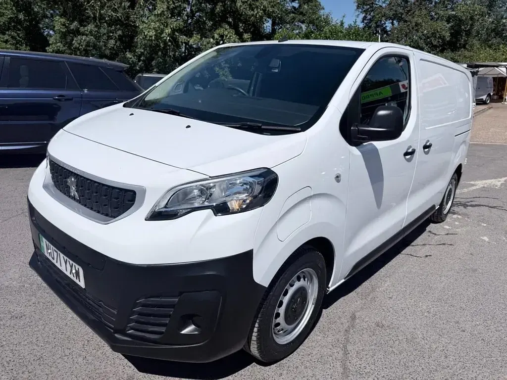 Used Peugeot e-Expert 100 kW (136 HP) 2021 White Van
