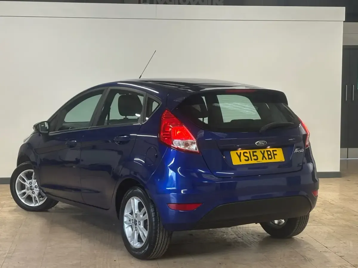 Second-hand Ford Fiesta Zetec 75 CP (55 kW) 2015 Albastru Hatchback