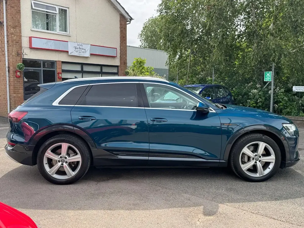 Used Audi e-tron Comfort 300 kW (408 HP) 2019 Blue SUV