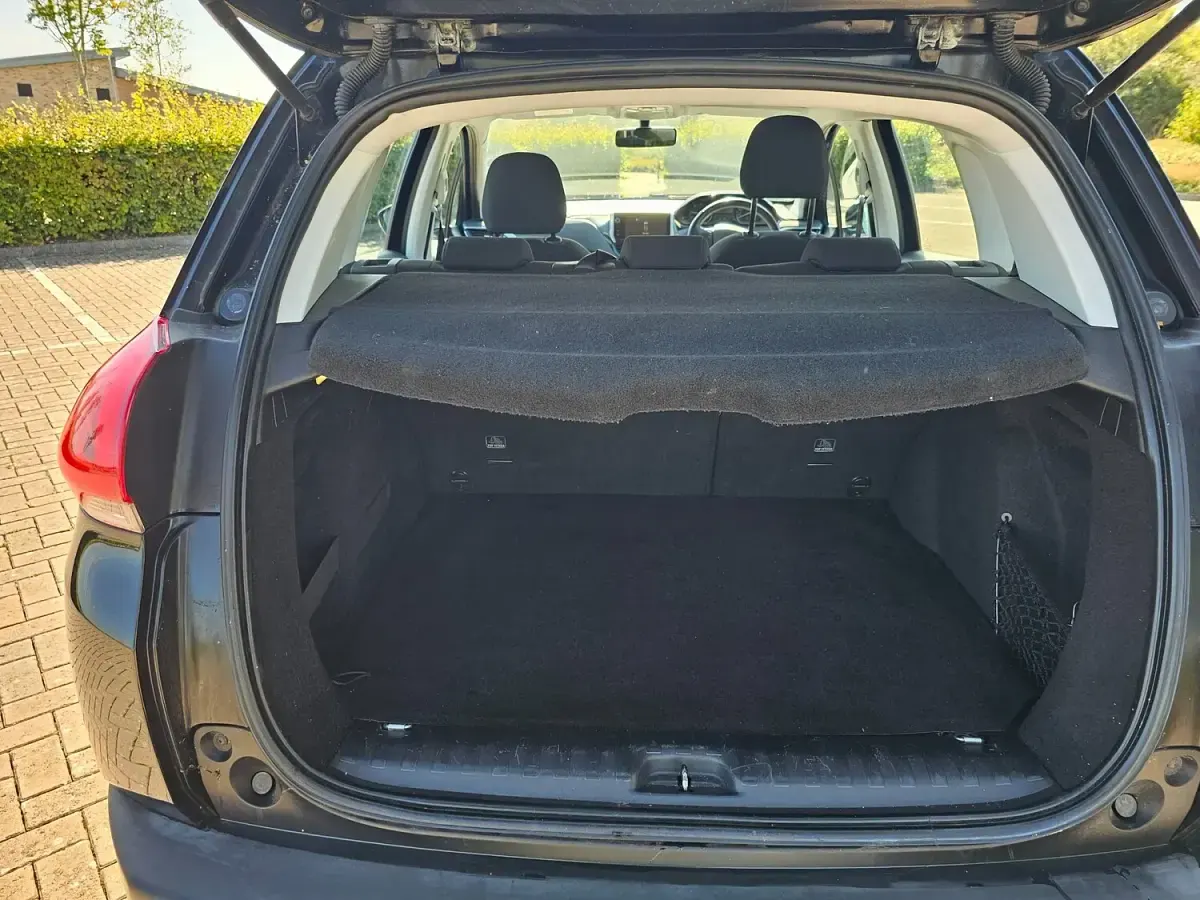 Used Peugeot 2008 Active 100 HP (73 kW) 2015 Black SUV