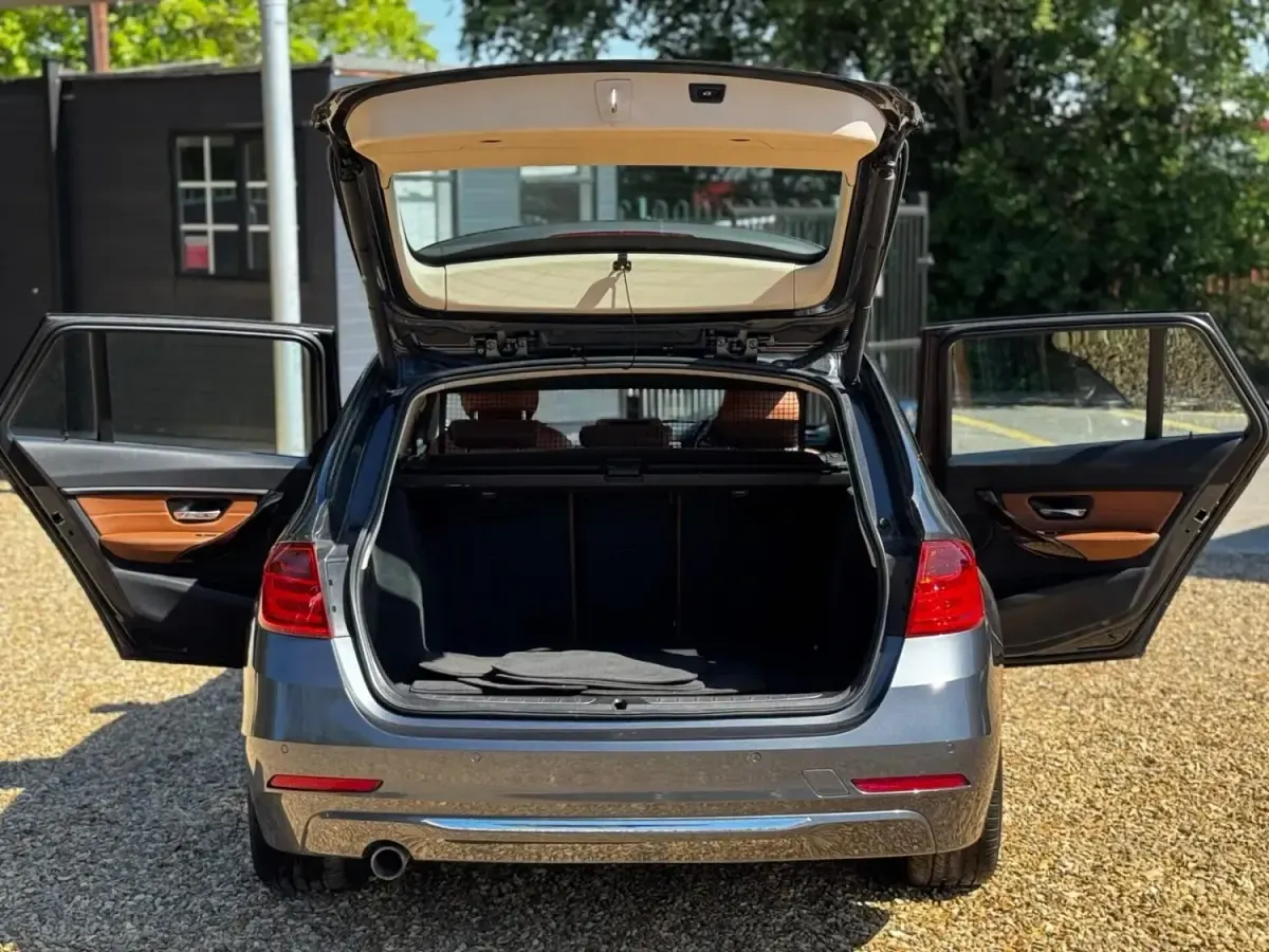 Begagnad BMW 320 Luxury Line 2015 Grå Kombi