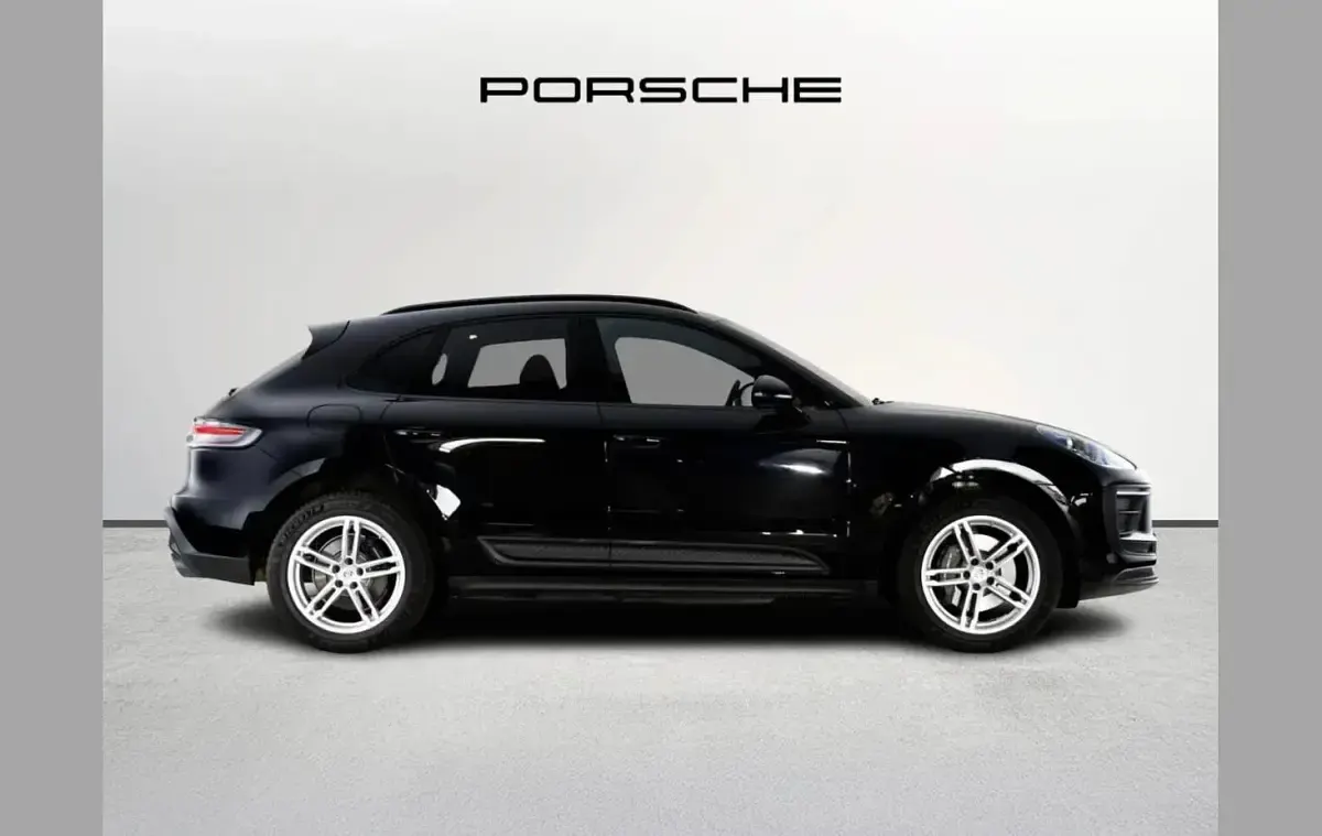 Used Porsche Macan 261 HP (191 kW) 2025 Black SUV