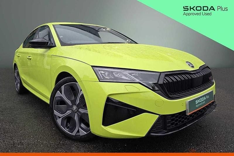 Used Skoda Octavia vRS 261 HP (191 kW) 2025 Hyper green Hatchback