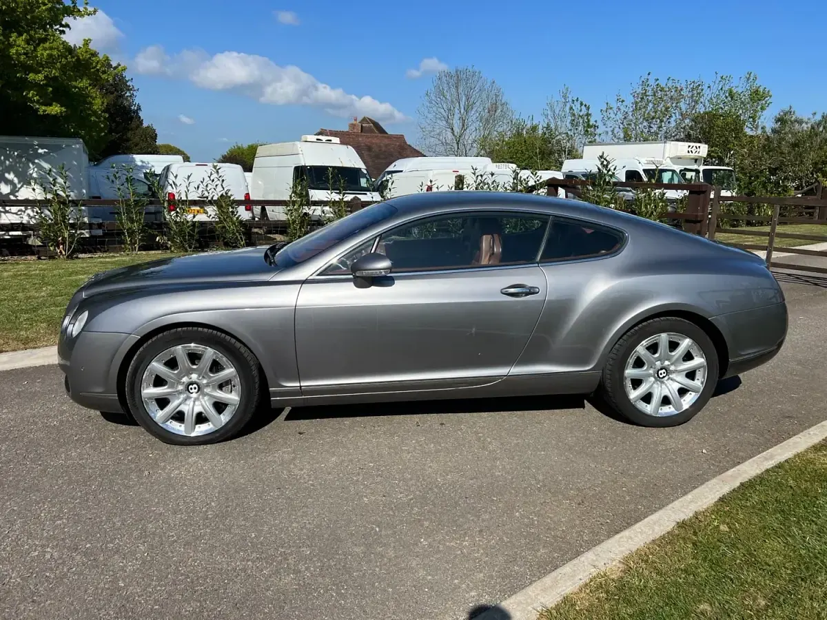 Begagnad Bentley Continental 2004 Silver Sportkupé