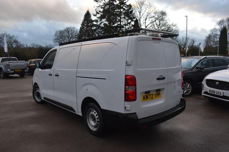 Used Vauxhall Vivaro S 100 HP (73 kW) 2022 White MPV