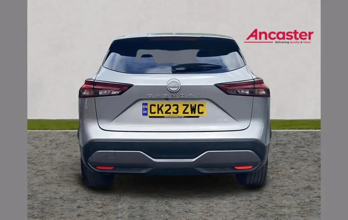 Used Nissan Qashqai N-Connecta 155 HP (114 kW) 2023 Silver SUV