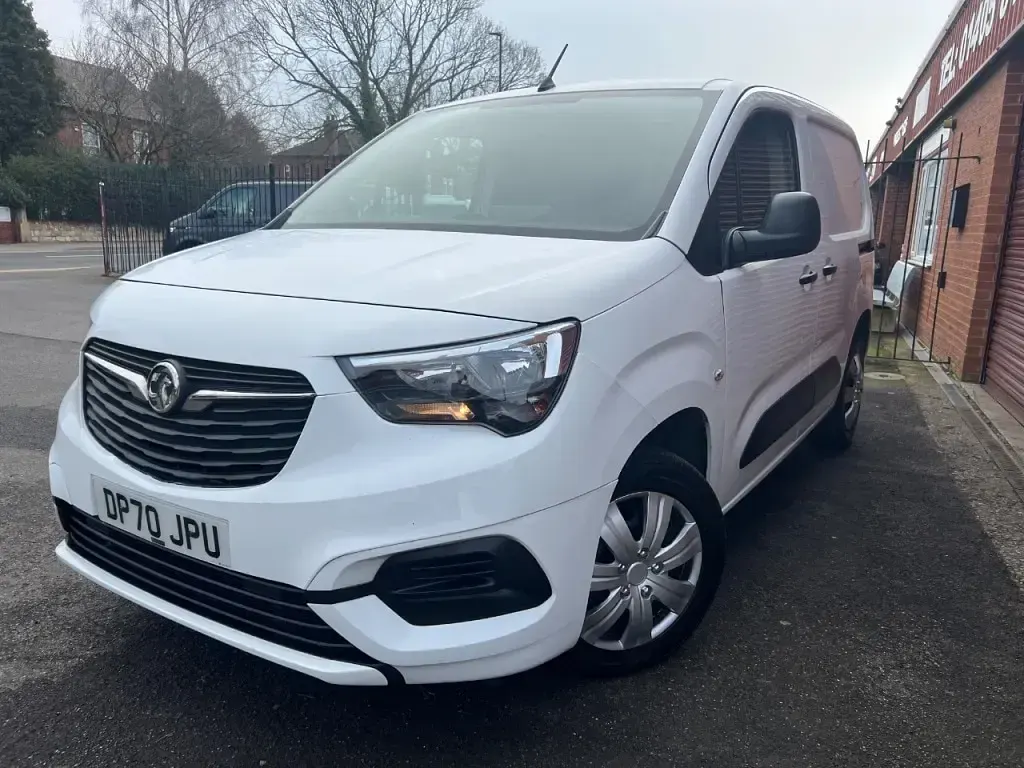 Used Vauxhall Combo Sportive 100 HP (73 kW) 2020 White MPV