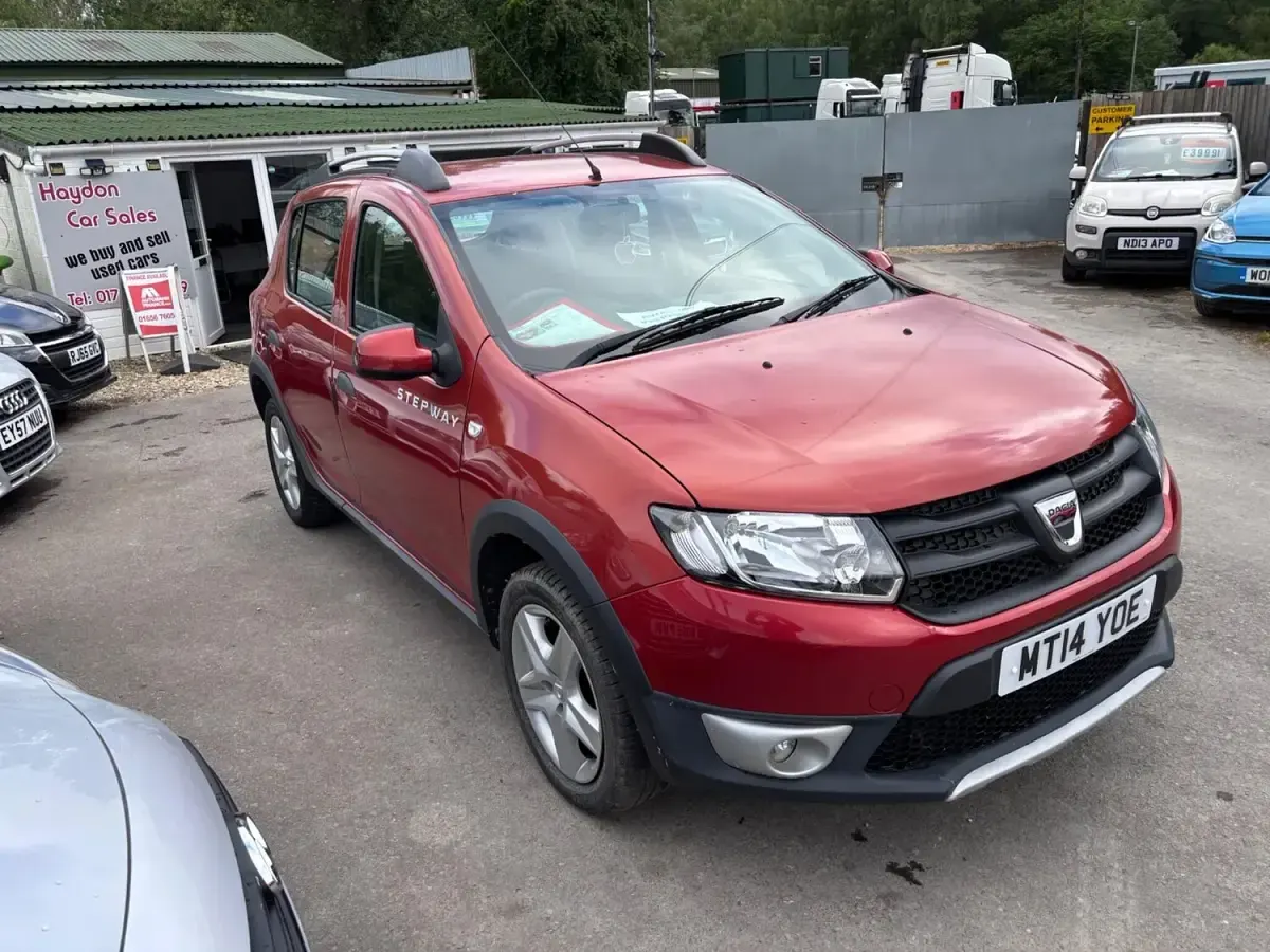 Used Dacia Sandero Ambiance 90 HP (66 kW) 2014 Red Hatchback