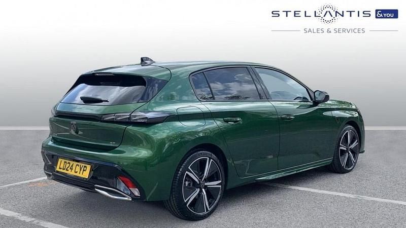 Used Peugeot 308 GT 129 HP (94 kW) 2024 Green Hatchback