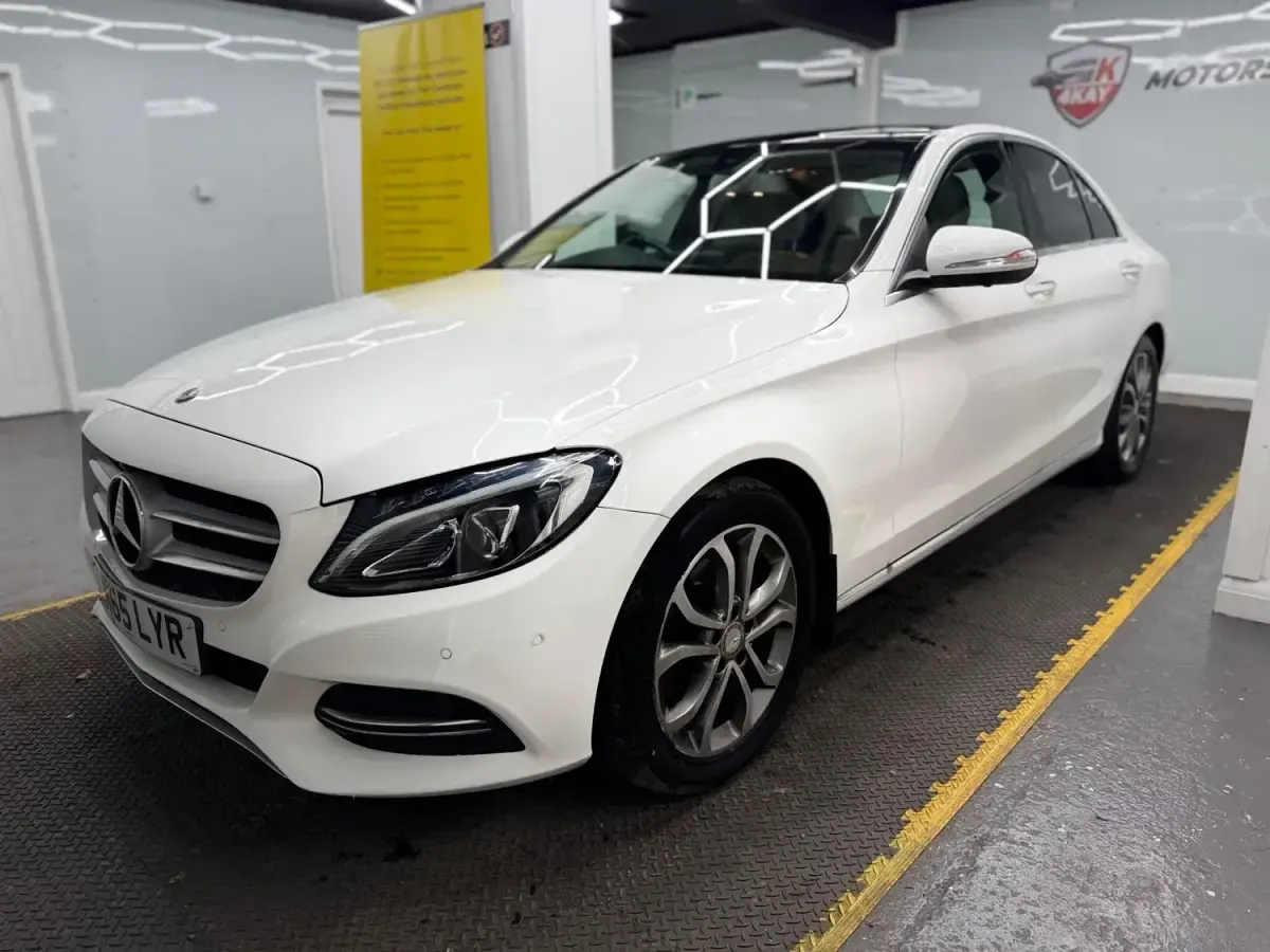 Usado Mercedes C200 Premium 2015 Blanco Berlina