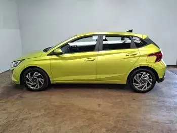 Used Hyundai i20 Advanced 100 HP (73 kW) 2025 Green Hatchback
