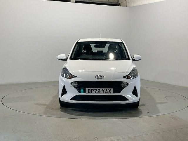 Used Hyundai i10 SE 67 HP (49 kW) 2023 White Hatchback