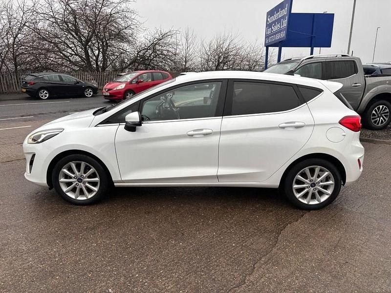 Used Ford Fiesta Titanium 85 HP (62 kW) 2019 White Hatchback