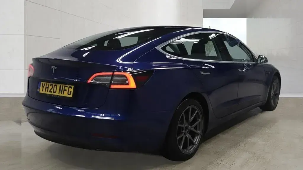 Usado Tesla Model 3 Standard Range 239 kW (325 HP) 2020 Azul Sedan