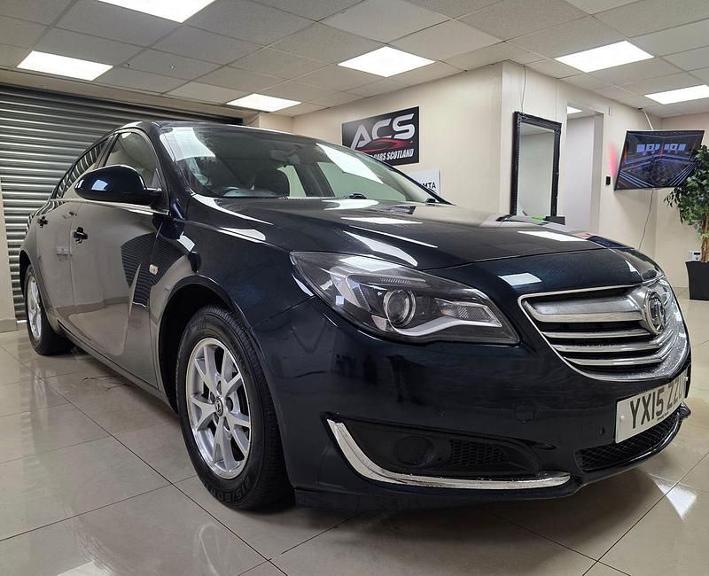 Green Used 2015 Vauxhall Insignia Design Edition Hatchback | £3,995 (Good price) - Image 1/4