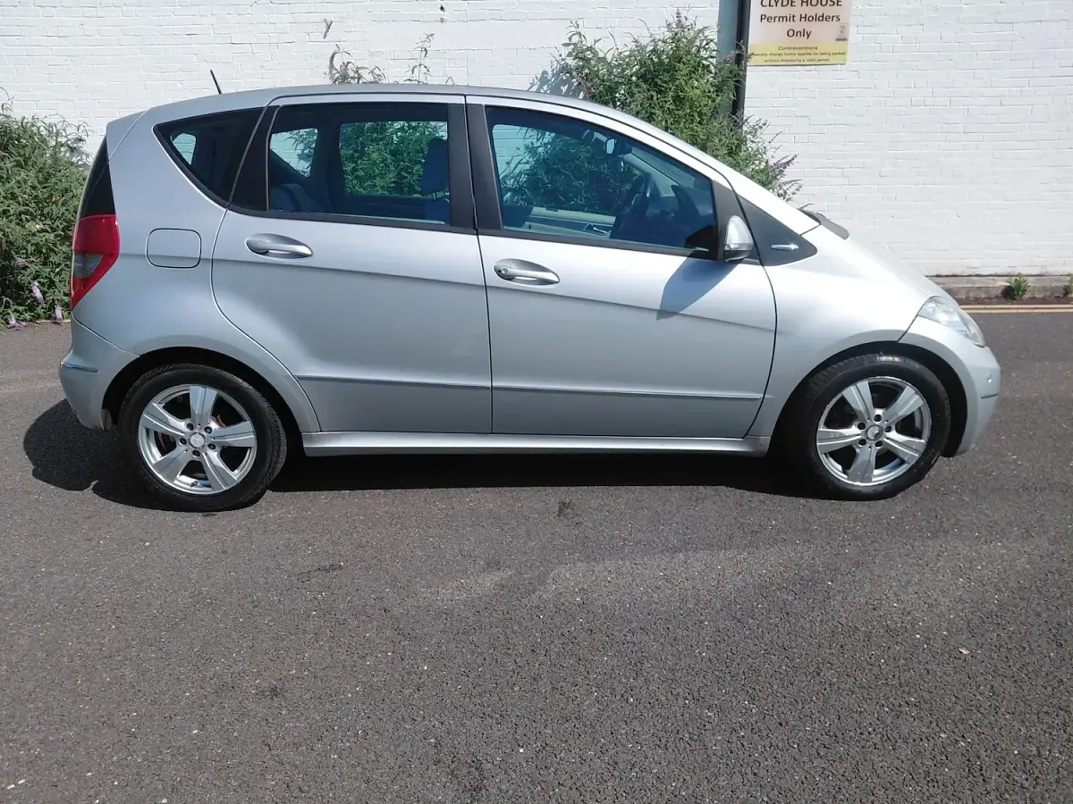 Used Mercedes A180 Avantgarde 109 HP (80 kW) 2011 Silver Hatchback