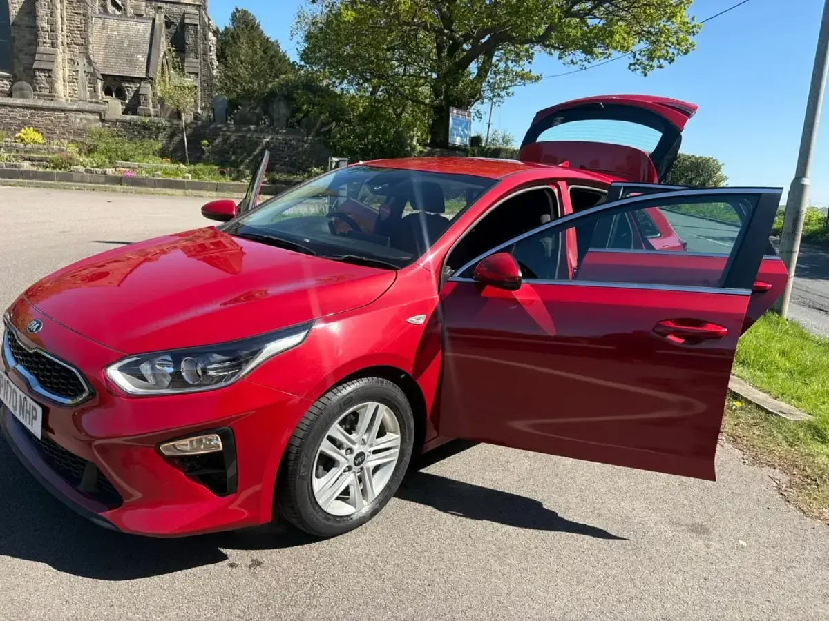 Używany Kia Ceed 136 KM (100 kW) 2020 Czerwony Hatchback