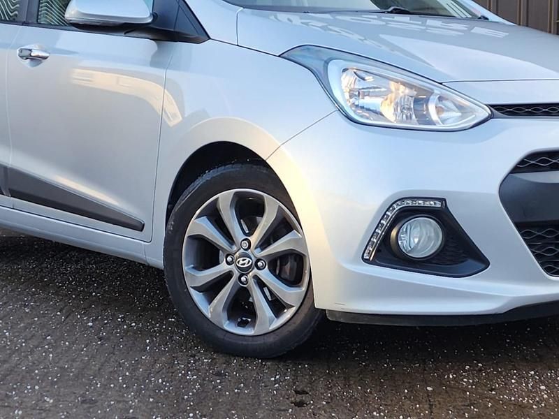 Usado Hyundai i10 Premium SE 87 HP (63 kW) 2016 Prateado Citadino