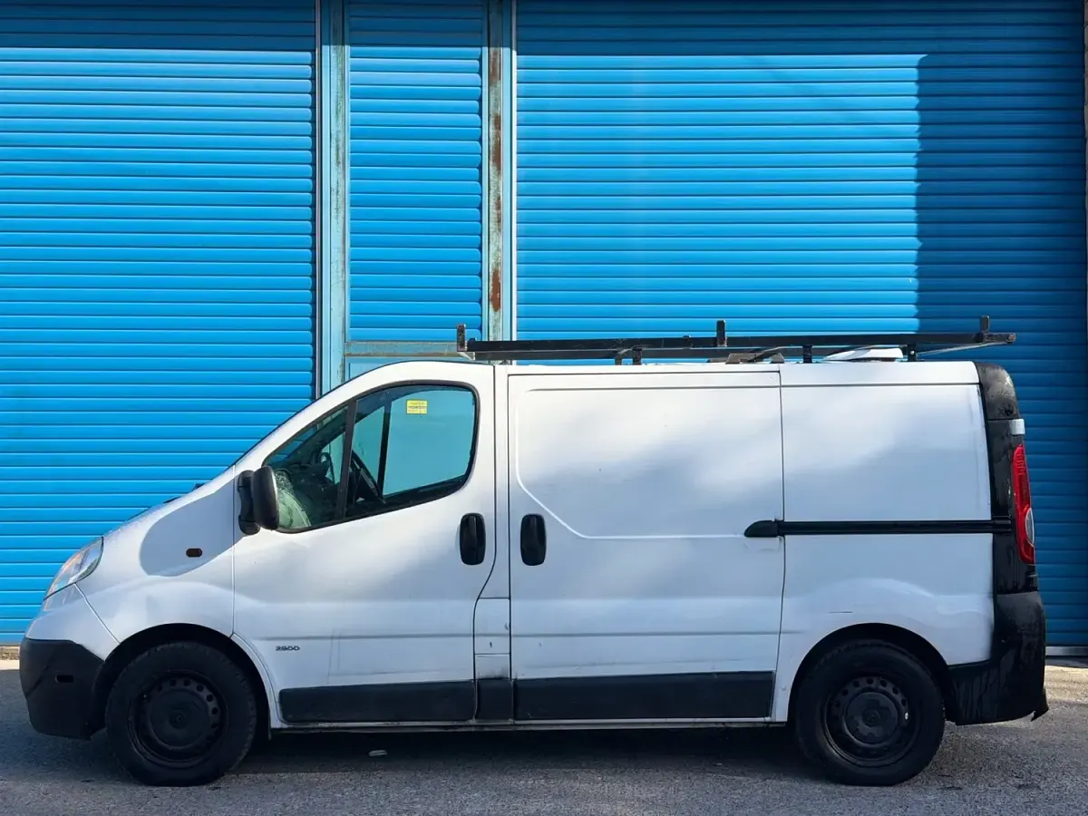 Used Vauxhall Vivaro 115 HP (84 kW) 2014 White MPV