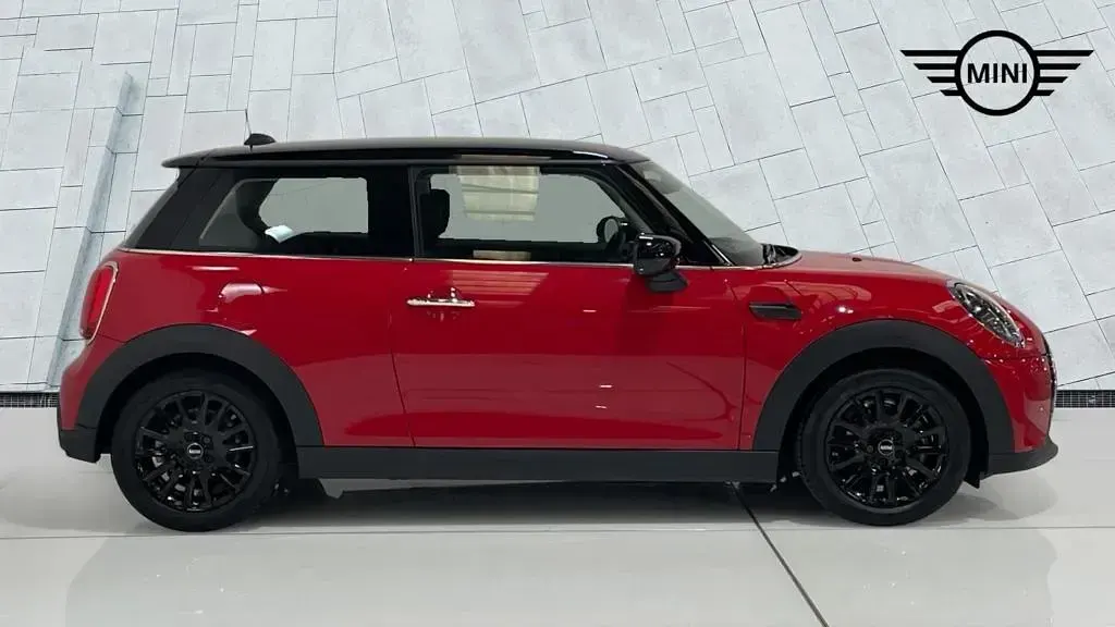 Used Mini Cooper Classic 134 HP (98 kW) 2022 Red Hatchback