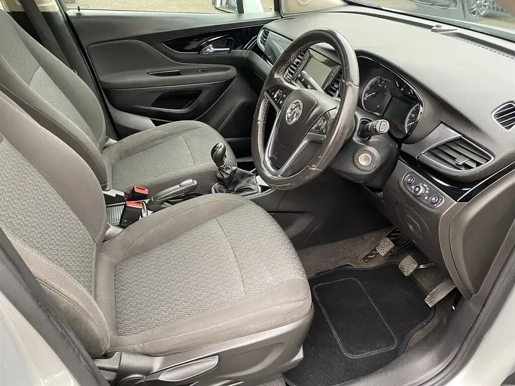 Used Vauxhall Mokka X Active 115 HP (84 kW) 2017 Silver SUV