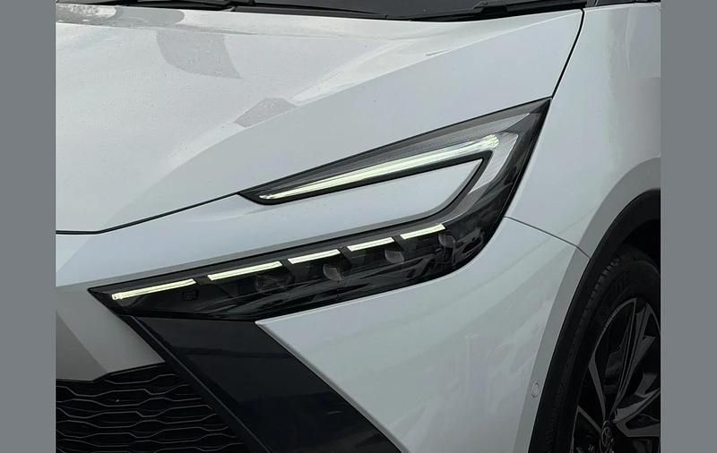 New Toyota C-HR 138 HP (101 kW) 2025 White SUV