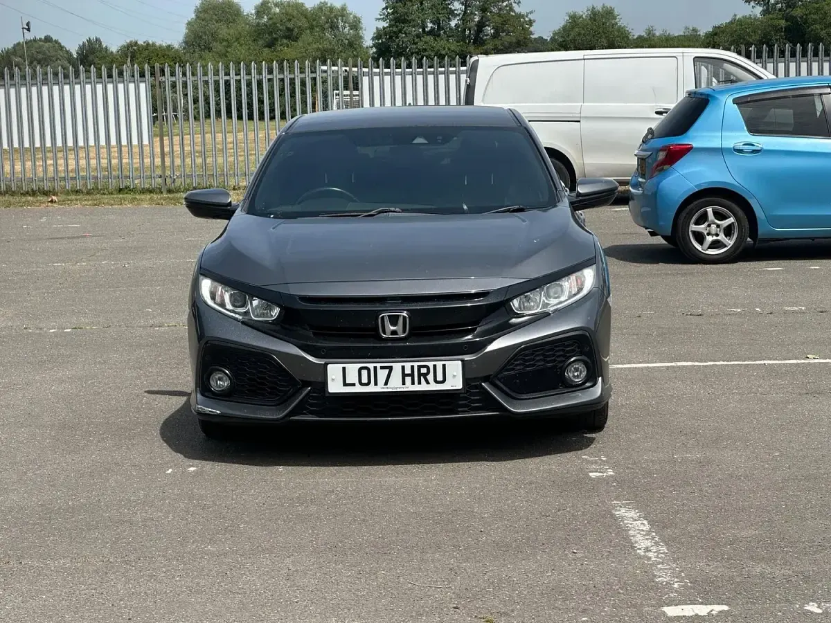 Käytetty Honda Civic SR 2017 Harmaa Viistoperä