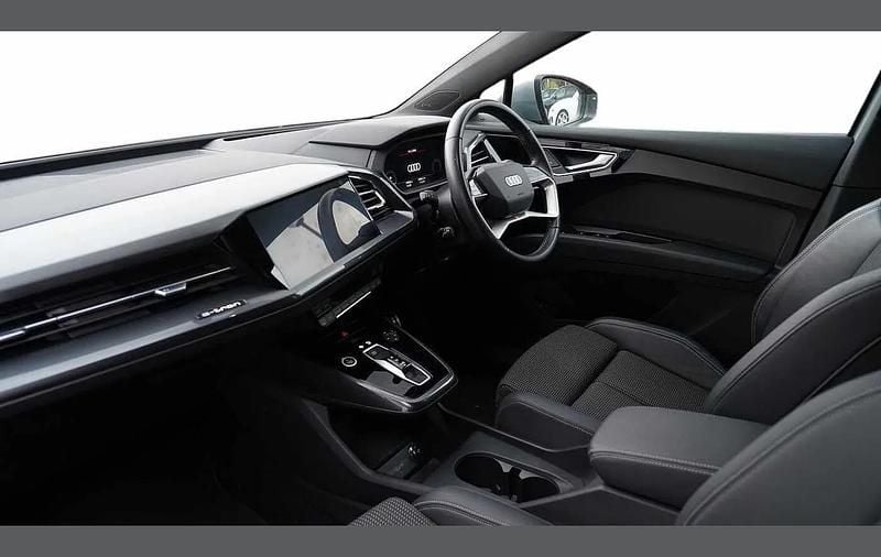 Second-hand Audi Q4 e-tron S-Line 150 kW (204 CP) 2022 Argintiu SUV