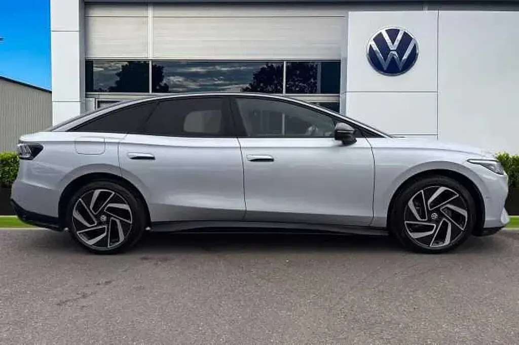 Second-hand VW ID.7 Pro 210 kW (286 CP) 2025 Argintiu Hatchback