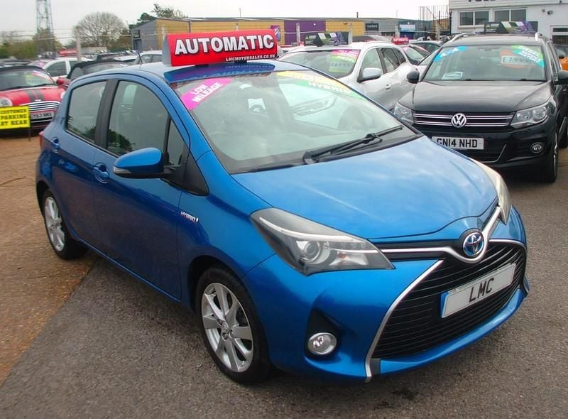 Second-hand Toyota Yaris Hybrid 2014 Albastru Hatchback