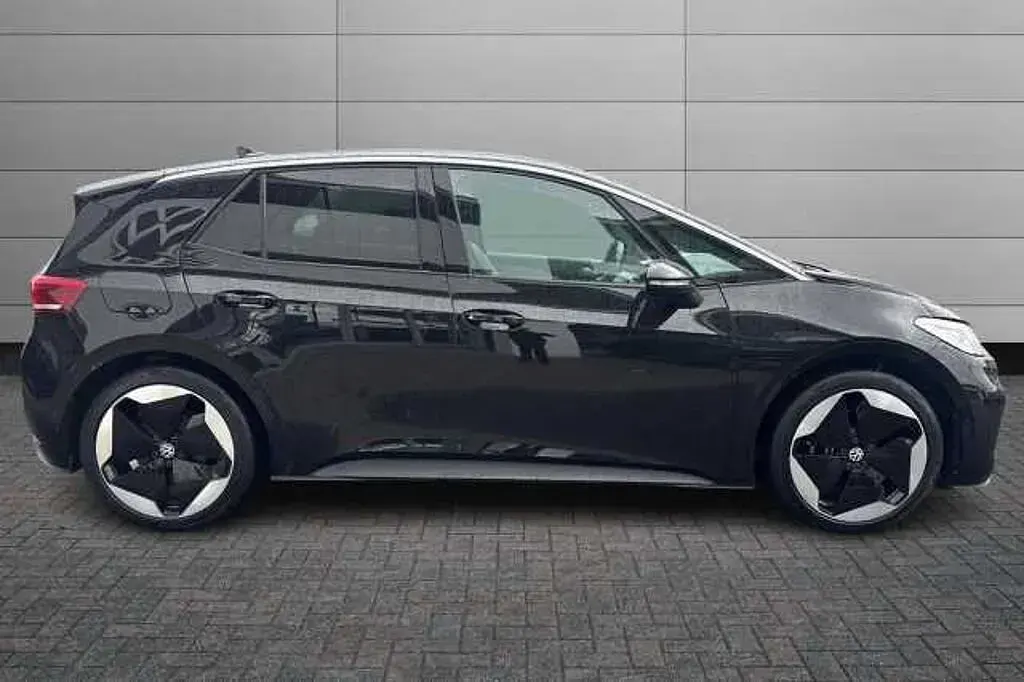 Used VW ID.3 Pro 150 kW (204 HP) 2024 Grenadilla black with black roof Hatchback