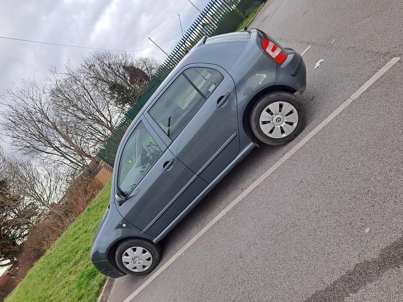 Grey Used 2004 Skoda Fabia Ambiente Hatchback | £1,395 (Good price) - Image 1/4