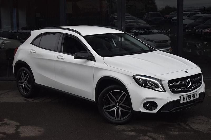Used Mercedes GLA180 Urban 122 HP (89 kW) 2019 White SUV