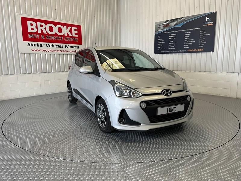 Used Hyundai i10 Premium 87 HP (63 kW) 2017 Silver Hatchback