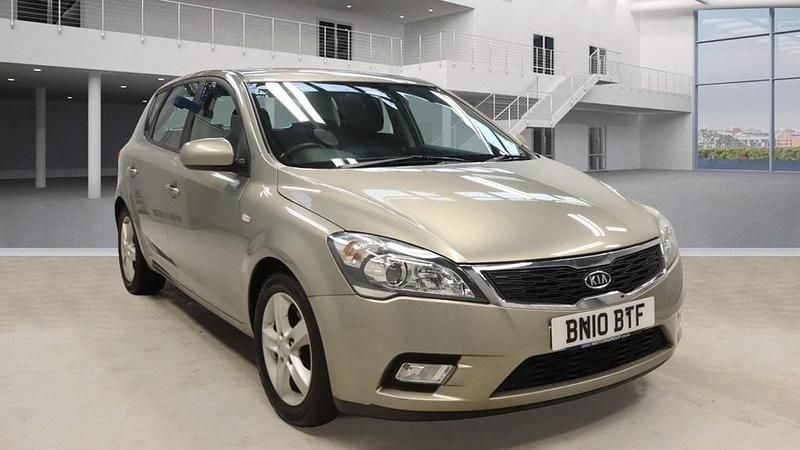 Used Kia Ceed 2010 Silver Hatchback