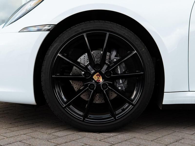 Used Porsche 911 Carrera 385 HP (283 kW) 2021 White Coupe