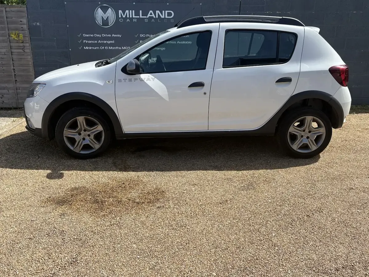 Used Dacia Sandero Stepway Ambiance 90 HP (66 kW) 2016 White Hatchback